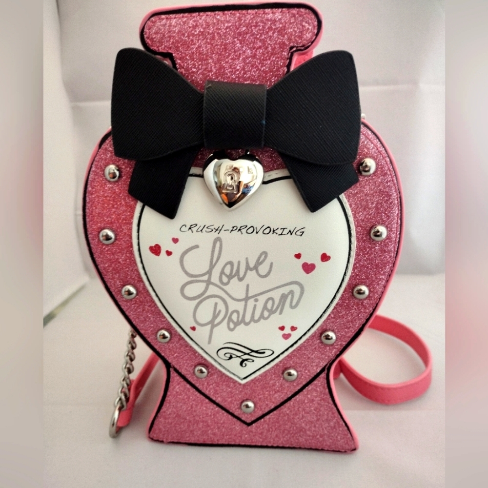 Betsey Johnson Pink Love Potion Crossbody Bag - NWOT. Inside Approx. 5x 7x 3